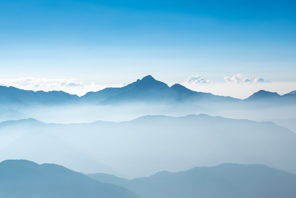 武陵四秀──騰雲駕霧的中央尖山